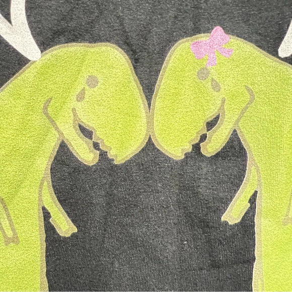 Graphics T shirt
Size M - Picture 3 of 6